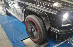 Mercedes G 500 auf dem Prüfstand